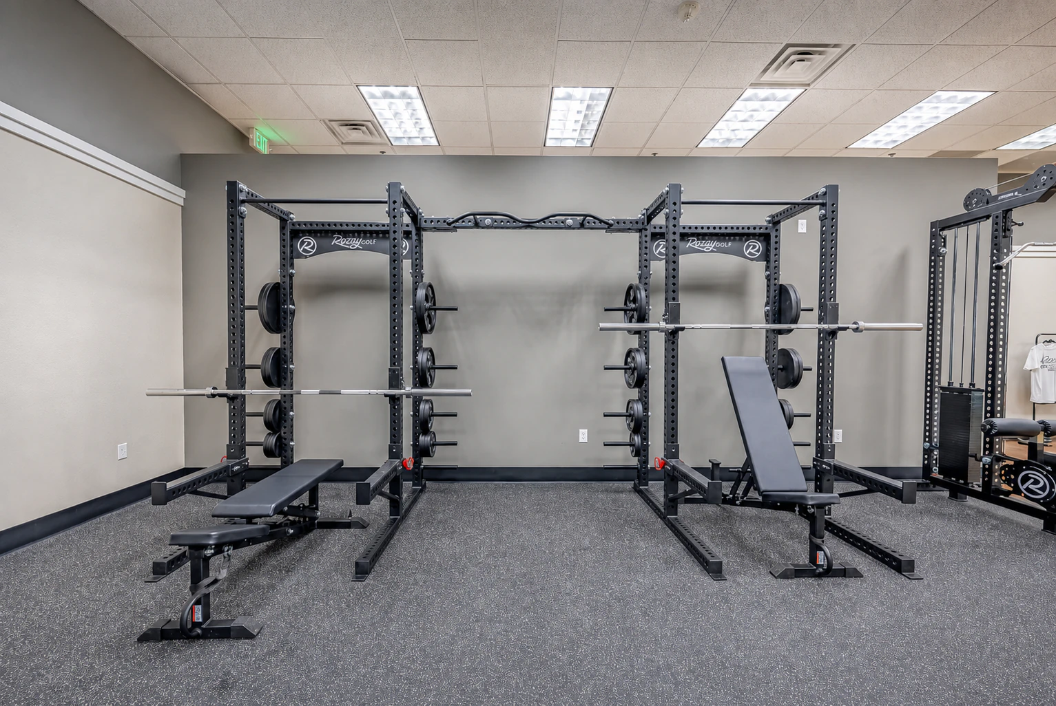 Strength and fitness equipment inside Rozay Golf